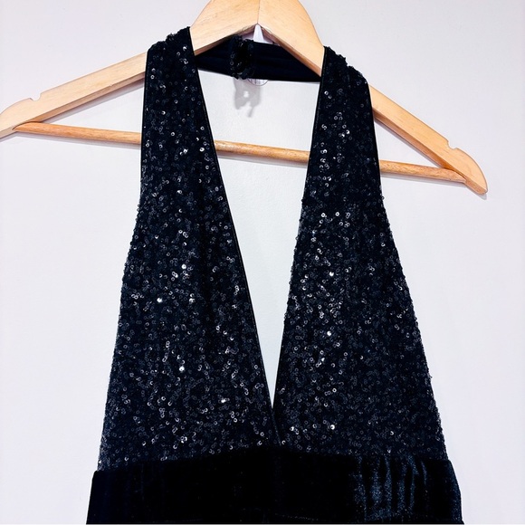 VENUS – Black velvet sequin halter jumpsuit with open back & wide leg * - Picture 4 of 9